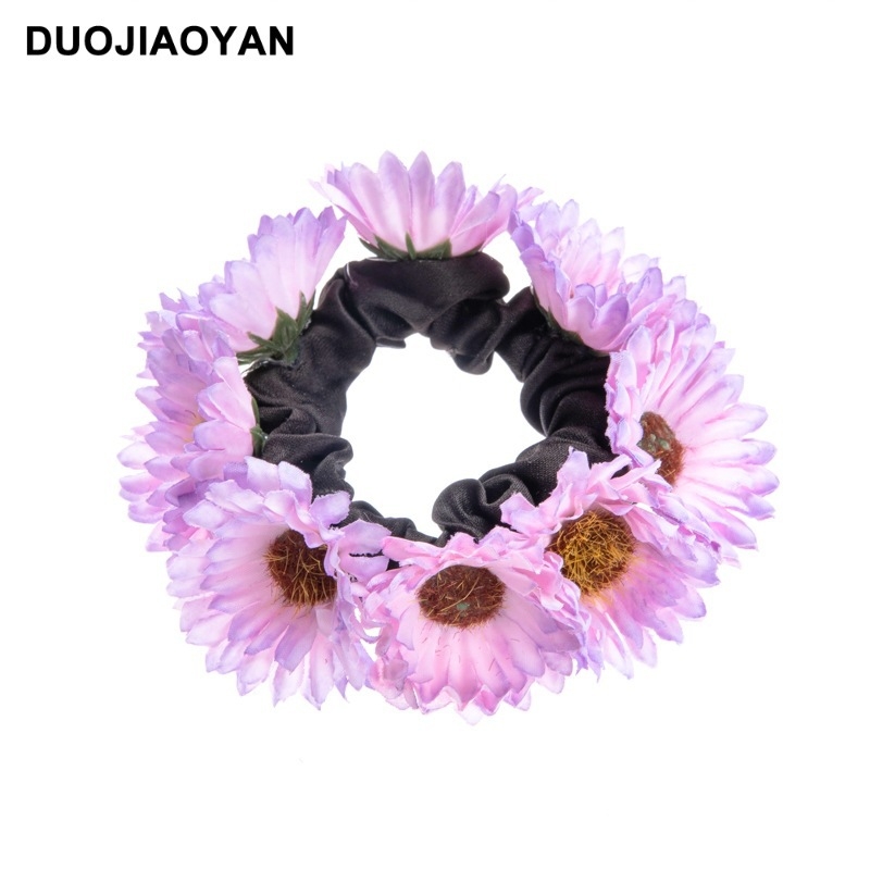 Europoje ir Jungtinėse Amerikos Valstijose naujas ramunėlių plaukų žiedas, saulėgrąžų, arklio uodegos galvutės, virvės, pojūčių vėduoklės, plaukų aksesuarai, imituojantis audinį, storosios žarnos žiedas