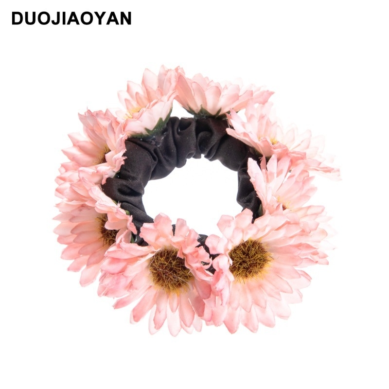 Europoje ir Jungtinėse Amerikos Valstijose naujas ramunėlių plaukų žiedas, saulėgrąžų, arklio uodegos galvutės, virvės, pojūčių vėduoklės, plaukų aksesuarai, imituojantis audinį, storosios žarnos žiedas