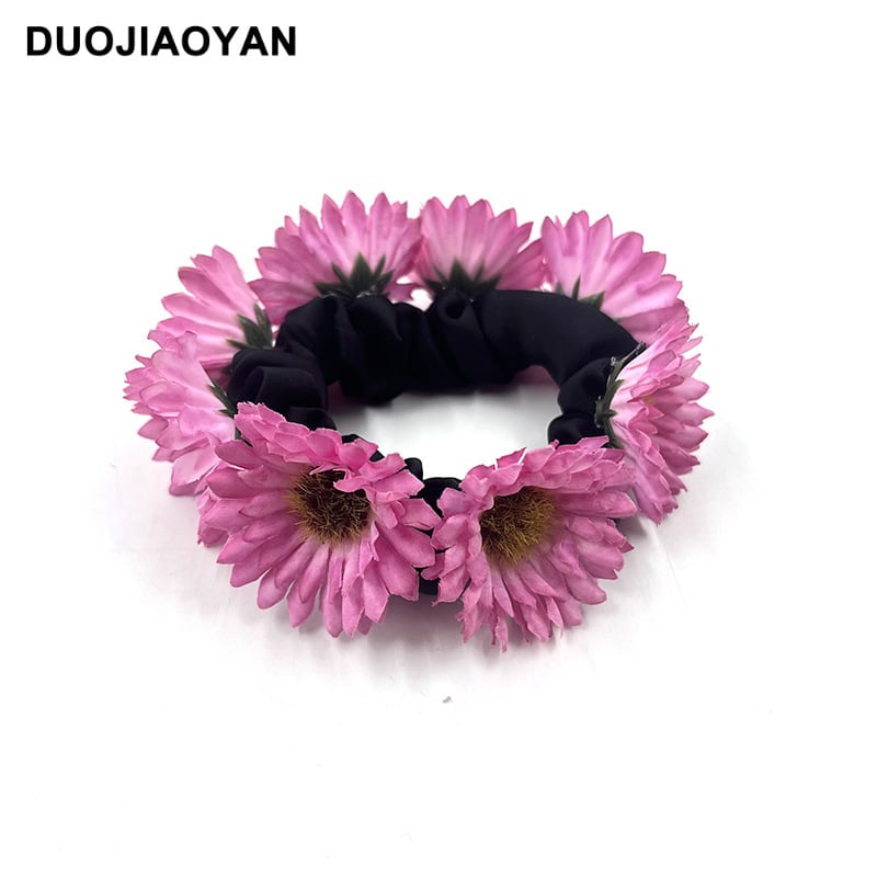 Europoje ir Jungtinėse Amerikos Valstijose naujas ramunėlių plaukų žiedas, saulėgrąžų, arklio uodegos galvutės, virvės, pojūčių vėduoklės, plaukų aksesuarai, imituojantis audinį, storosios žarnos žiedas