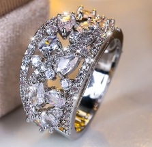 Határokon átnyúló kívánság európai és amerikai robbanások kerek üreges, kiváló minőségű textúrájú gyűrű egyedi személyiségű luxus divatos sokoldalú gyűrű