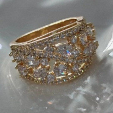 Határokon átnyúló kívánság európai és amerikai robbanások kerek üreges, kiváló minőségű textúrájú gyűrű egyedi személyiségű luxus divatos sokoldalú gyűrű