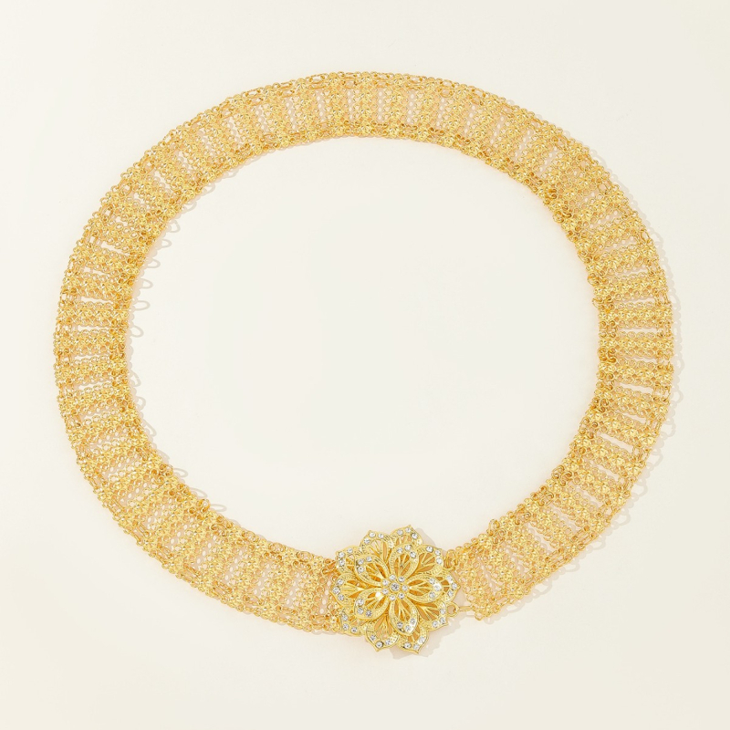 Bohém stílusú, fém virágos gyémánt öv, gyémánt díszítéssel, mindenhez illő hosszú deréklánc ruházati kiegészítőkkel