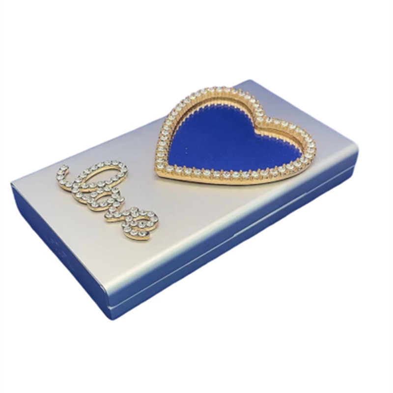 Nagykereskedelmi, határokon átnyúló alumínium cigarettadoboz, kreatív, divatos, stílusos, nedvesség- és nyomásálló, szív alakú cigarettacsipesz, 20 darab fémvastagság