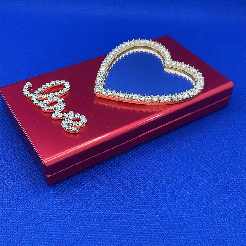 Nagykereskedelmi, határokon átnyúló alumínium cigarettadoboz, kreatív, divatos, stílusos, nedvesség- és nyomásálló, szív alakú cigarettacsipesz, 20 darab fémvastagság