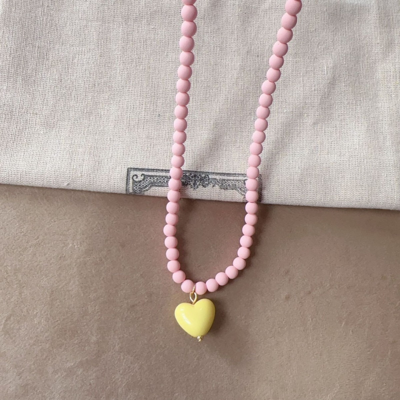 suzyacc kr dél-koreai designer színes kontrasztos szerelmes gyöngyökből készült női nyaklánc 2025 új kulcscsont lánc