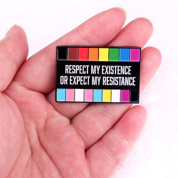 Broșă cu dungi în culoarea insignei Respect My Existence