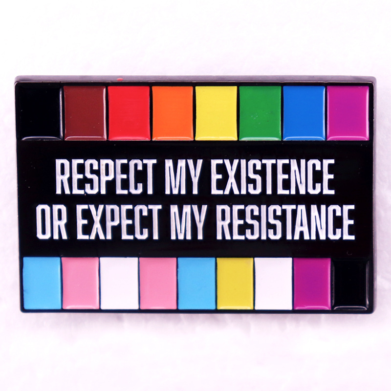 Broșă cu dungi în culoarea insignei Respect My Existence