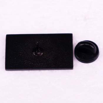 Macska mancs kutya mancsnyom színes csíkos zászló bross kisállat személy jelvény