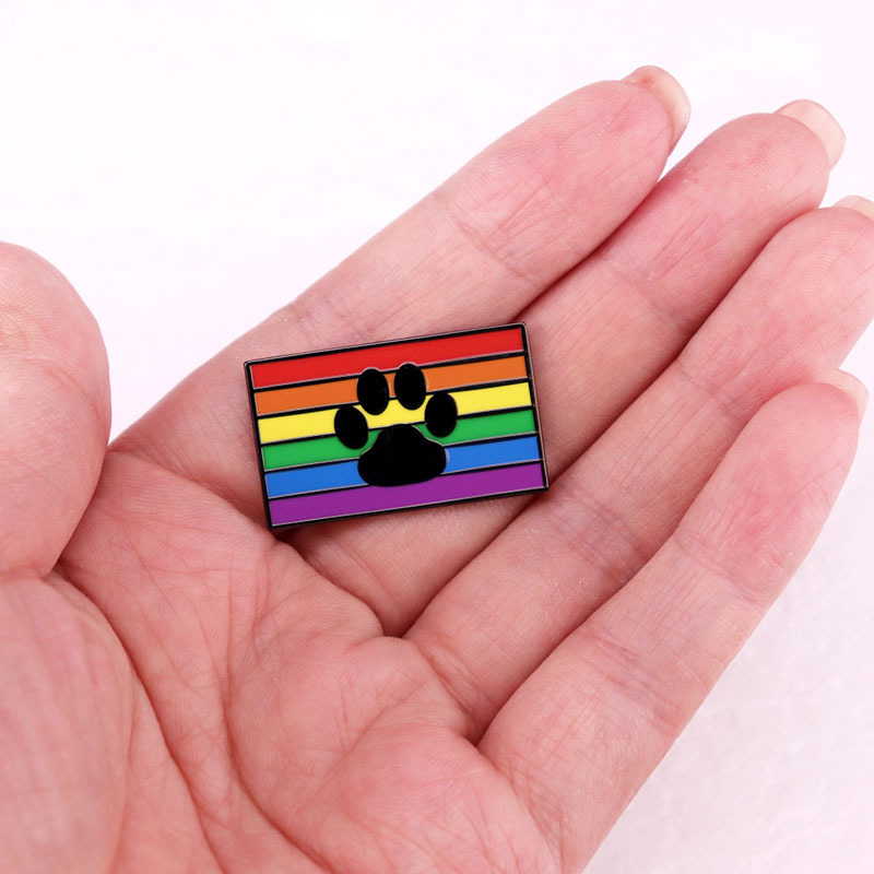 Macska mancs kutya mancsnyom színes csíkos zászló bross kisállat személy jelvény