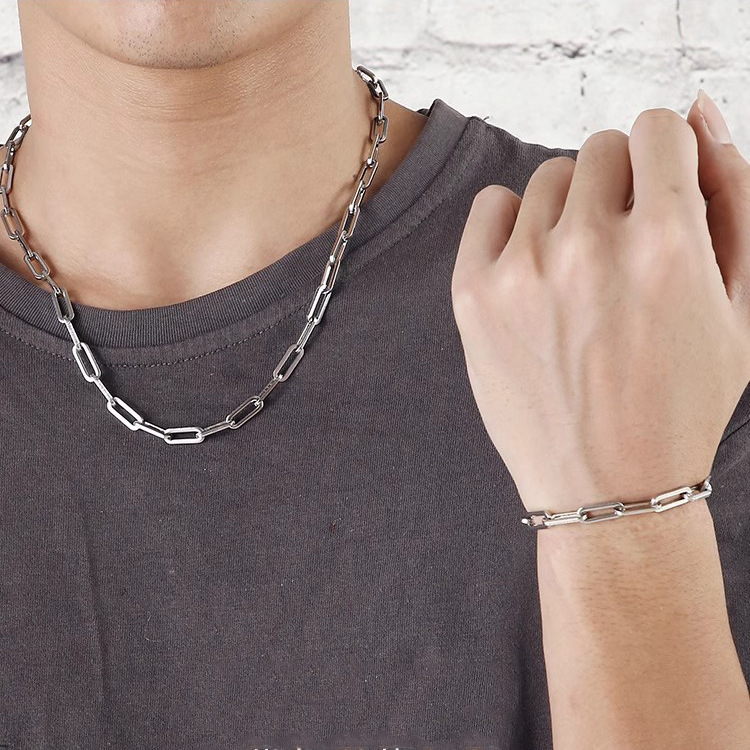 Határokon átnyúló európai és amerikai stílusú nyaklánc férfi és női egyszerű gemkapocs titán acél kulcscsont lánc bedugós hideg stílusú divatos, mindenhez illő kiegészítők