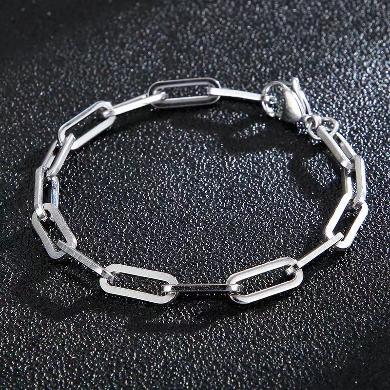 Határokon átnyúló európai és amerikai stílusú nyaklánc férfi és női egyszerű gemkapocs titán acél kulcscsont lánc bedugós hideg stílusú divatos, mindenhez illő kiegészítők