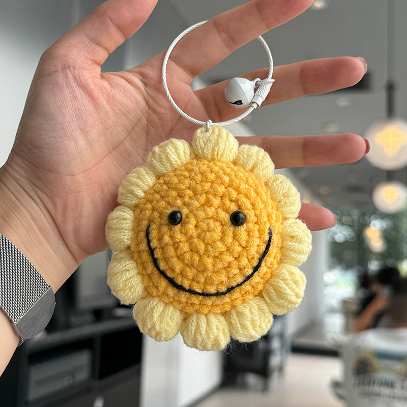 Kész mosolygós napraforgó medál kézzel készített gyapjú horgolt napraforgó kulcstartó internetes híresség iskolatáska függő kis ajándék