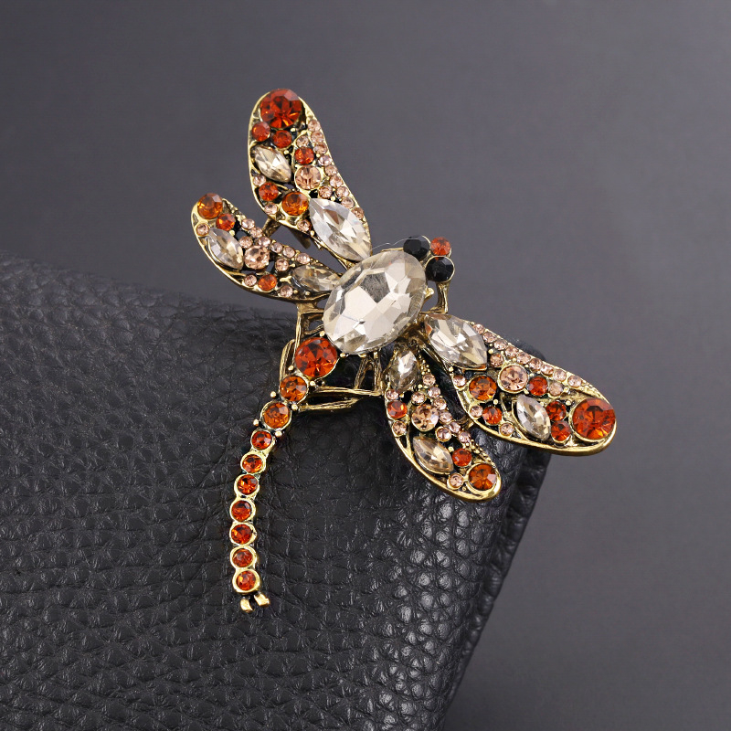 kis méretű ötvözetből készült szitakötő üveg strassz bross retro rovar ruházati tű fényvédő fix virágdíszek