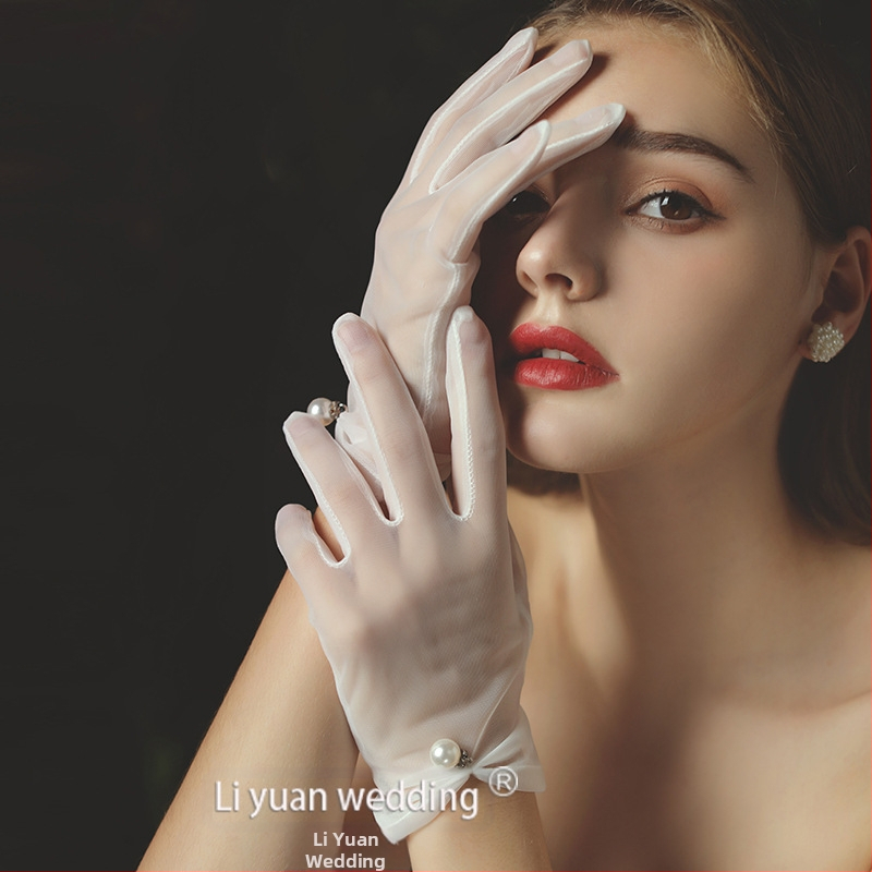 Nuotakos vestuvinės suknelės pirštinės, trumpos, siūtos dideliais perlais, baltas ir smėlio spalvos tiulis, japoniški ir korėjietiški fėjų stiliaus perlų papuošimai