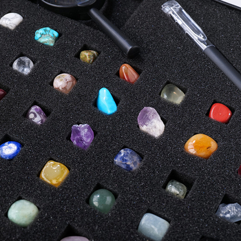 43 liiki looduslikku kristalli toorkivist poolvääriskivi mineraalide standardkomplekt jade-agaati lastele mõeldud populaarteadusliku õpetuse kinkekarbis