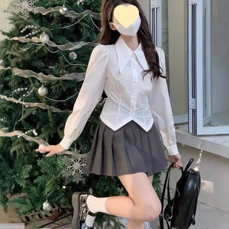 Kis méretű női tavaszi új stílus hegyes gallérral fehér hosszú ujjú ing női főiskolai stílusú blúz belső viselet alap rövid felső