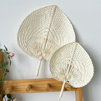 Βιετναμέζικος χαρακτηριστικός ανεμιστήρας μπαμπού σε σχήμα ροδάκινου, καλοκαιρινός ανεμιστήρας, καλλιτεχνικός ανεμιστήρας Pu, μικρός, φρέσκος και δημιουργικός, χειροκίνητος χρωματιστός ανεμιστήρας