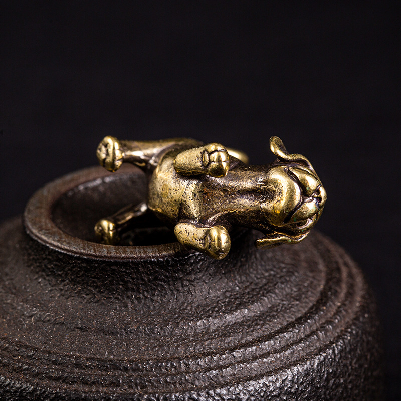 Tömör sárgaréz kutya medál réz Zodiákus kincseskutya réz medál Kis réz kutya kulcstartó réz medál stand termékek