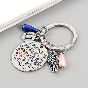 Διασυνοριακή παράξενη ιστορία με γράμμα μπρελόκ μεταλλικό γράμμα μπρελόκ πινακίδας αριθμού μπρελόκ DIY αξεσουάρ κλειδιού αυτοκινήτου χονδρικής