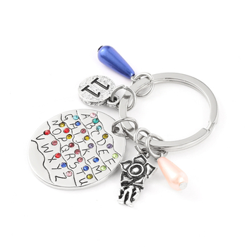 Διασυνοριακή παράξενη ιστορία με γράμμα μπρελόκ μεταλλικό γράμμα μπρελόκ πινακίδας αριθμού μπρελόκ DIY αξεσουάρ κλειδιού αυτοκινήτου χονδρικής