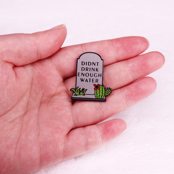 Negeriant pakankamai vandens, antkapio sagės ženklelio aksesuarai