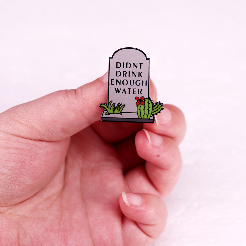 Negeriant pakankamai vandens, antkapio sagės ženklelio aksesuarai