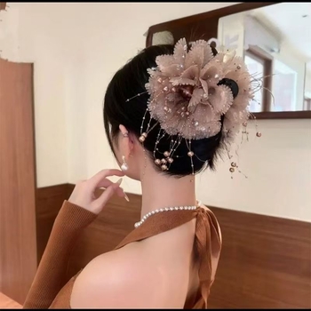 Nagy gyöngy toll bojtos fogó csat könnyű luxus nagy érzékenységű haj cápa csat hajkijelző nagy virágrügy fejdísz nagykereskedelem