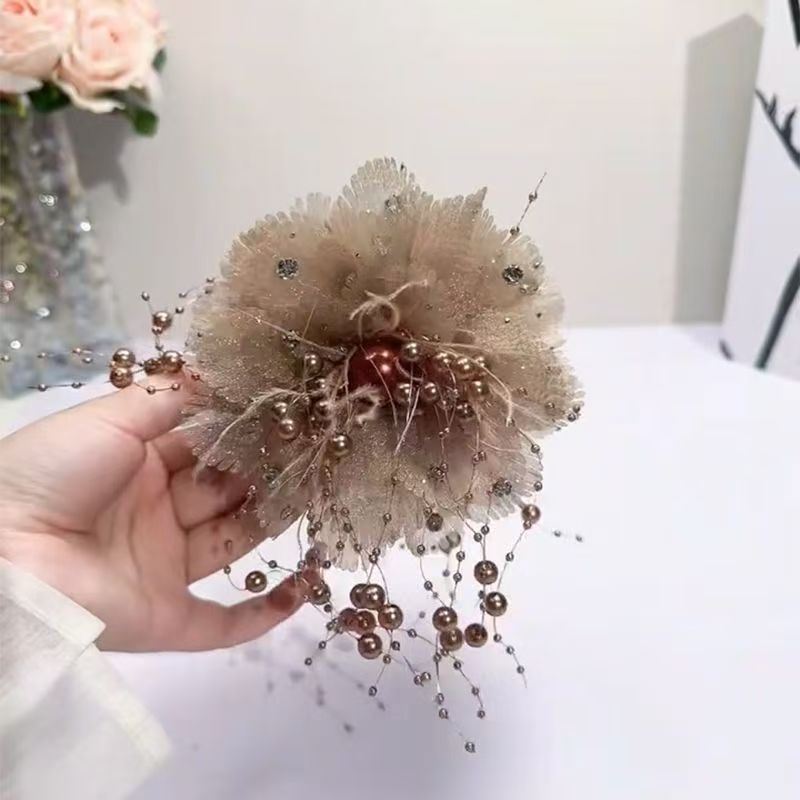 Nagy gyöngy toll bojtos fogó csat könnyű luxus nagy érzékenységű haj cápa csat hajkijelző nagy virágrügy fejdísz nagykereskedelem