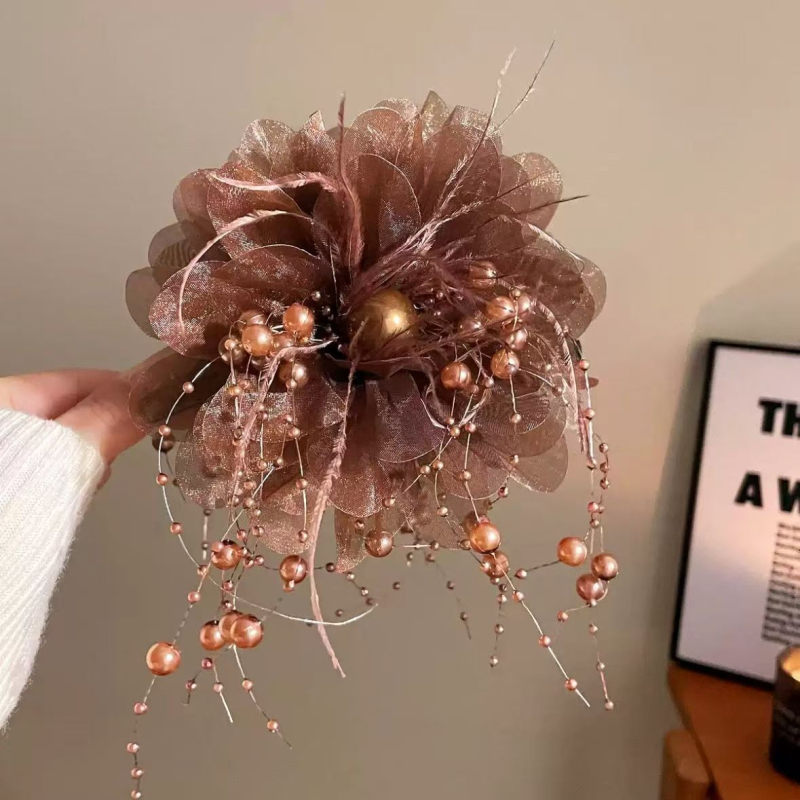 Nagy gyöngy toll bojtos fogó csat könnyű luxus nagy érzékenységű haj cápa csat hajkijelző nagy virágrügy fejdísz nagykereskedelem