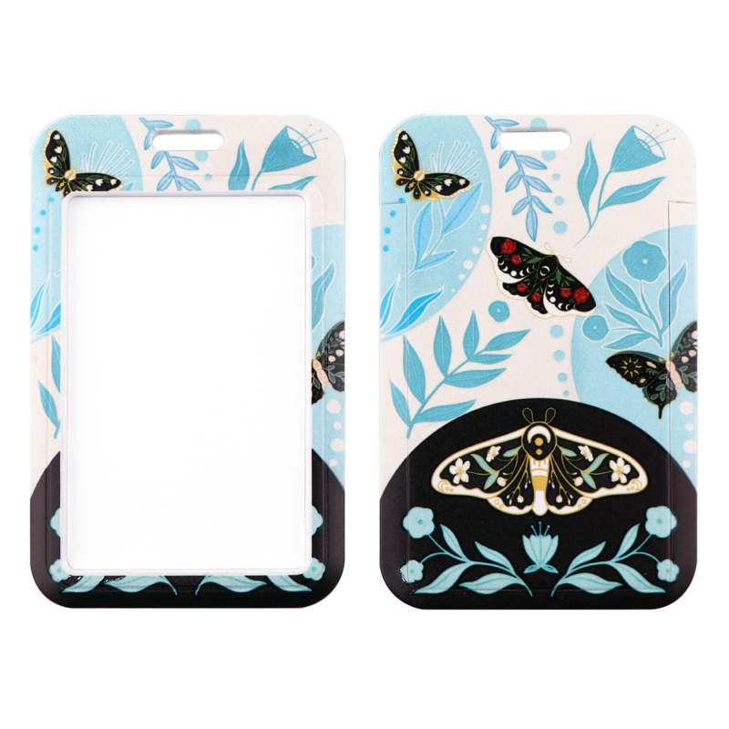 Pillangós mobiltelefon-zsinór, munkavállalási engedély, márkás medál, szalag, diákétkezési kártya, buszkártya