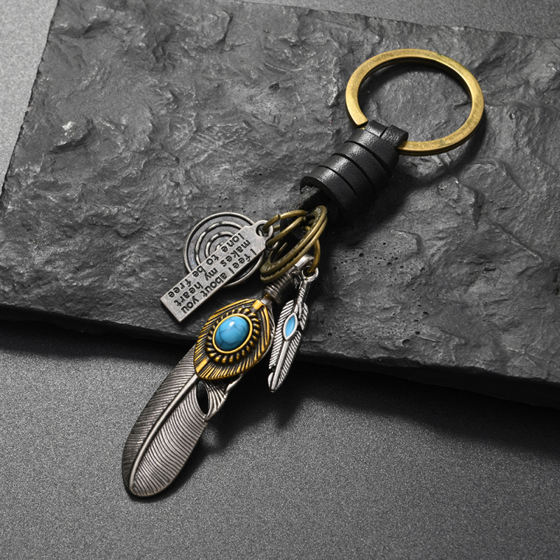 Határokon átnyúló türkiz kulcstartó népszerű kreatív férfi és női ajándékok ötvözet toll szarv retro szőtt marhabőr medál