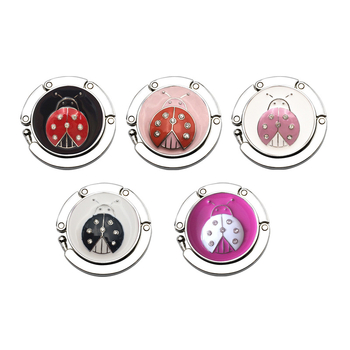 raktáron Összecsukható krémszínű bogárkampó kreatív szkarabeusz táskaakasztó bogár összecsukható hordozható kettős célú női táskaakasztó