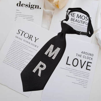 Μοντέρνα casual γραβάτα με γράμματα από στρας για άνδρες και γυναίκες, ζευγάρια, κολεγιακό στυλ, κοντή γραβάτα με γράμματα και ρυθμιζόμενο πουκάμισο