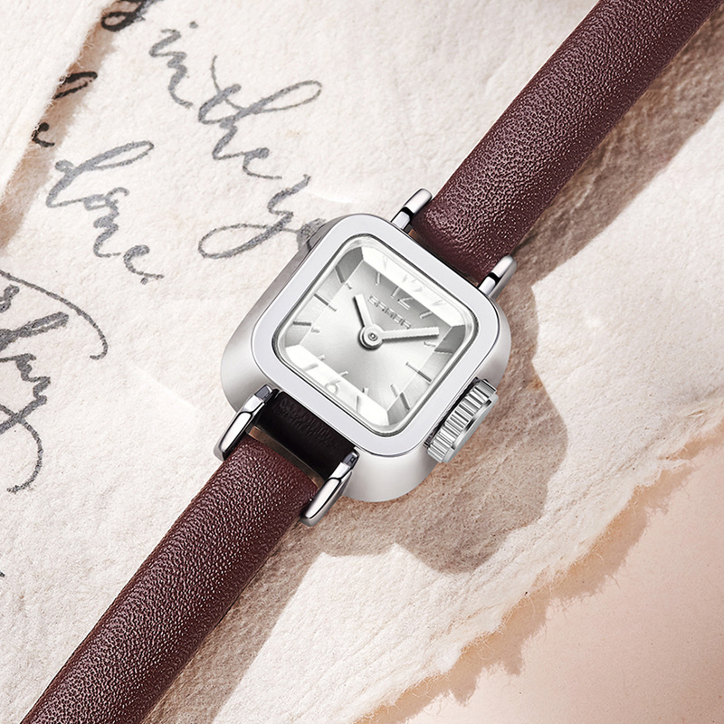 Női karóra retro kis négyzet alakú kvarc vízálló divatos trendi egyszerű öves karóra nagykereskedelem 2024 új óra