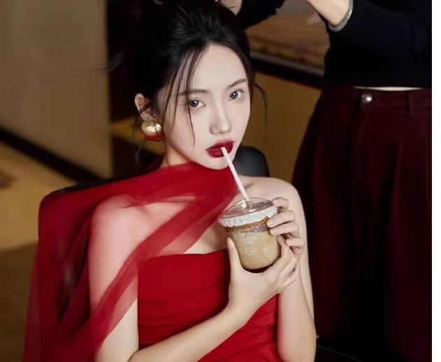 Nuotakos vestuvinė suknelė su vamzdžio formos viršutine dalimi, prancūziška, aukštos klasės, trumpa, paprasta pasveikinimo suknelė