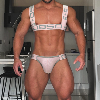 Sportinis ir fitneso pečių dirželis, itin plastikinis, elastingas krūtinės raumenų dirželis, seksualiai apjuostas ir demonstracinis, europietiškos ir amerikietiškos mados.