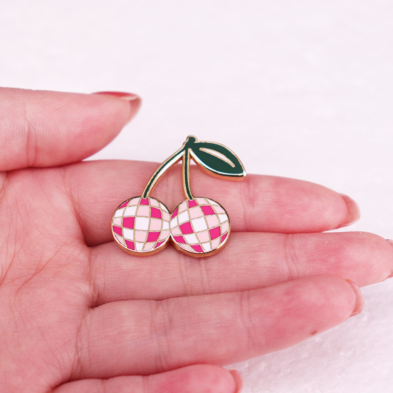 Disco Cherry bross, mókás gyümölcsmix kitűző kiegészítők