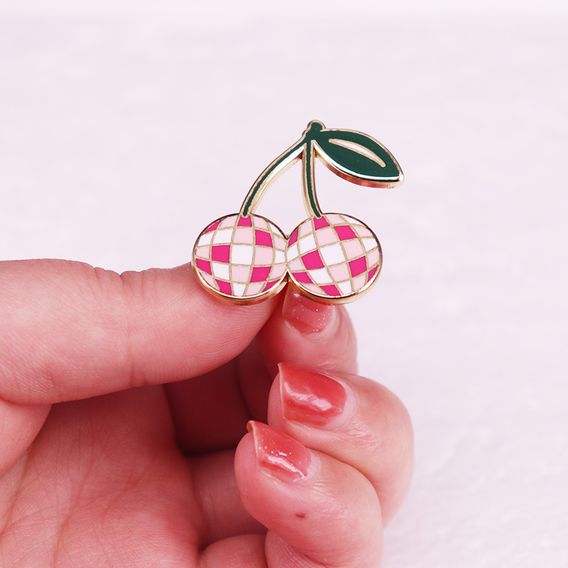 Disco Cherry bross, mókás gyümölcsmix kitűző kiegészítők