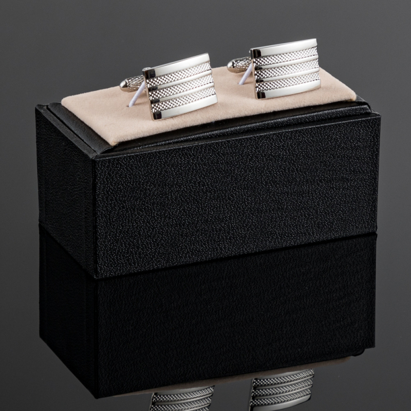 na zalihi nove visokokvalitetne galvanizirane srebrne reljefne metalne manžete s uzorkom, vanjska trgovina muške francuske manžete veleprodaja