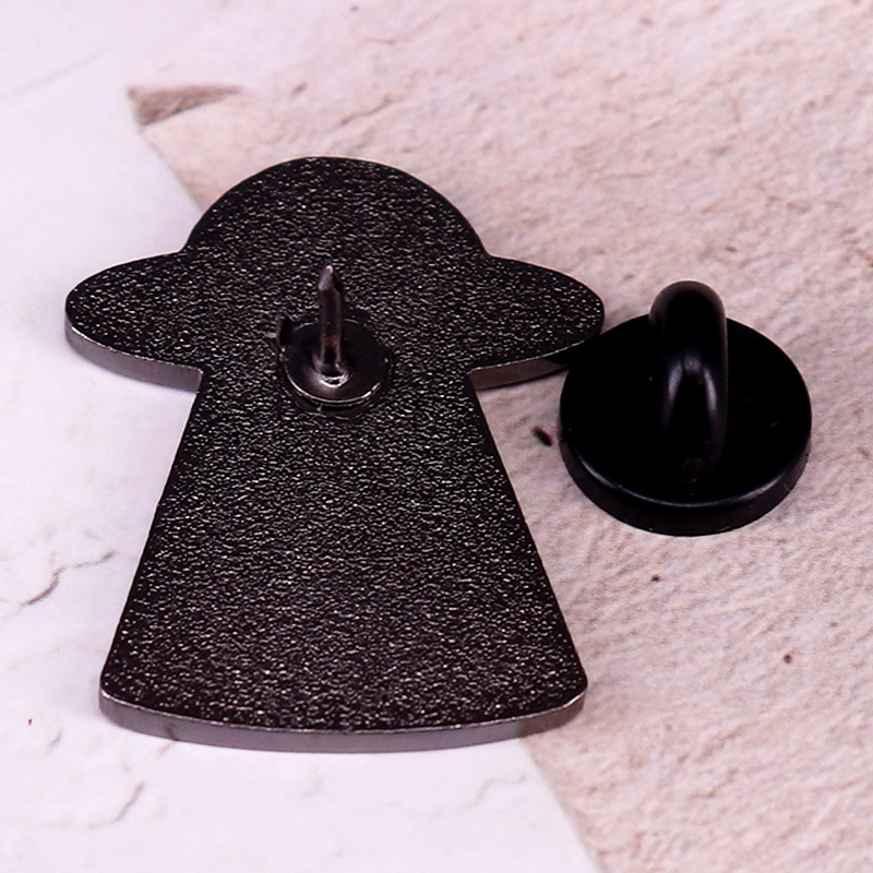 Vicces űrhajó hajtókatű tehén alakú, kötött kerettel ellátott zománctű