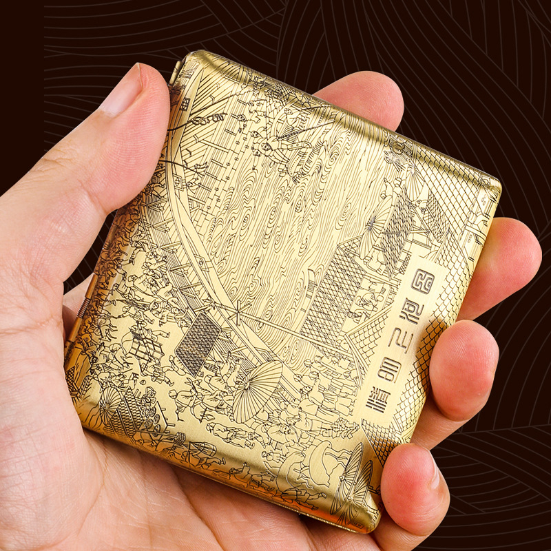 Dupla pisztollyal faragott Qingming Shanghe figura Guochao cigarettatartó sárgaréz férfi divatos fém 20 darabos hordozható aranyozott sárgaréz