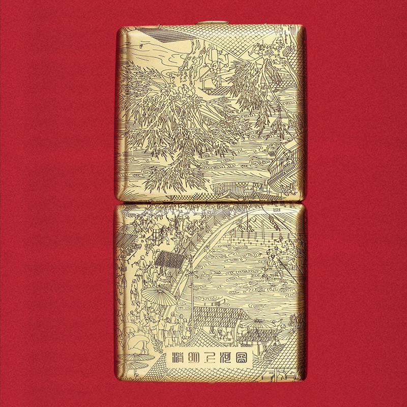 Dupla pisztollyal faragott Qingming Shanghe figura Guochao cigarettatartó sárgaréz férfi divatos fém 20 darabos hordozható aranyozott sárgaréz