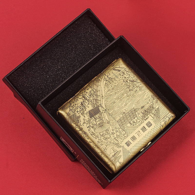 Dupla pisztollyal faragott Qingming Shanghe figura Guochao cigarettatartó sárgaréz férfi divatos fém 20 darabos hordozható aranyozott sárgaréz