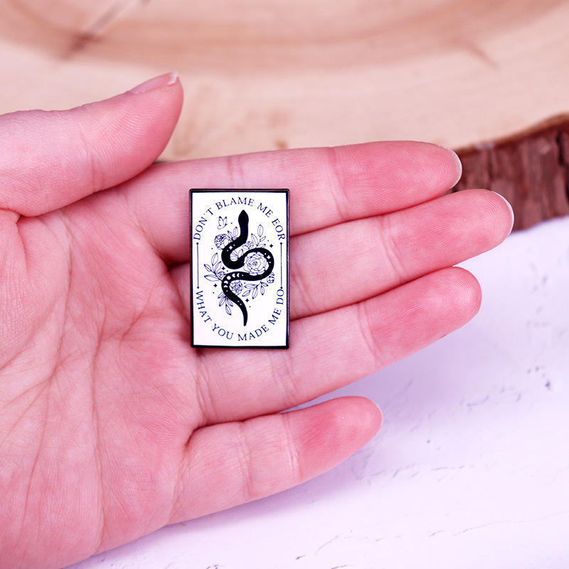 Ne engem hibáztass azért, amit kértél tőlem, zománc kitűző Taylor Swift album reputációs jelvény