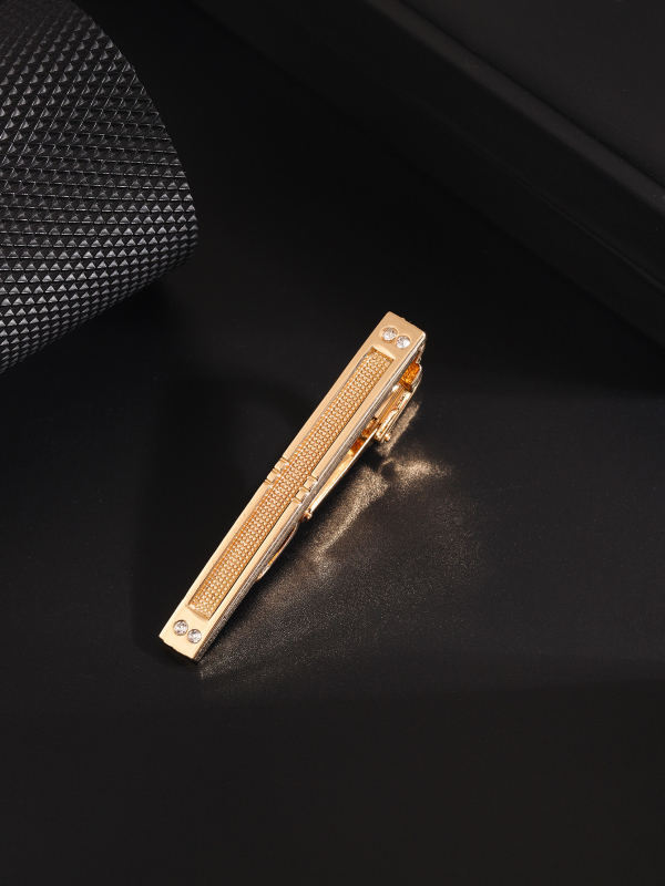 Uus piiriülene ja populaarne meeste pidulik rõivas, kerge luksuslik lipsuklamber teemantvärvi ärimoe isikupärastatud kulla ja hõbedaga