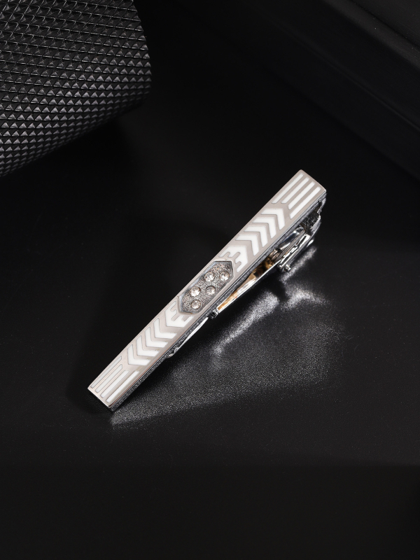 Uus piiriülene ja populaarne meeste pidulik rõivas, kerge luksuslik lipsuklamber teemantvärvi ärimoe isikupärastatud kulla ja hõbedaga