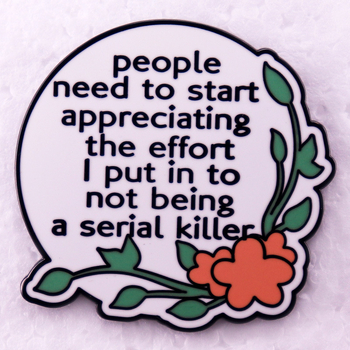 Az embereknek el kellene kezdeniük értékelni a vicces angol jelvényes ajándékomat, a brossomat.