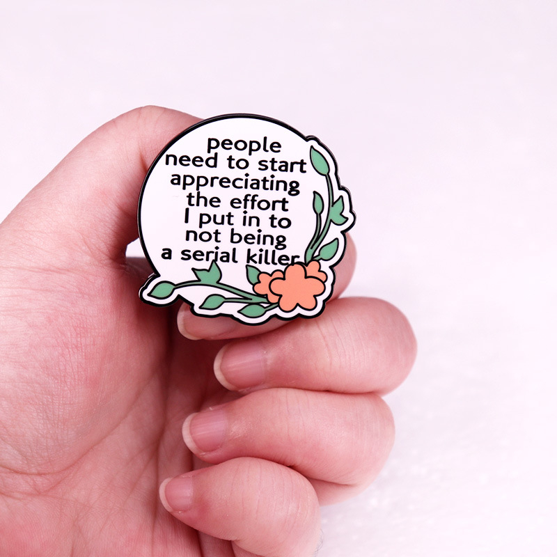 Az embereknek el kellene kezdeniük értékelni a vicces angol jelvényes ajándékomat, a brossomat.