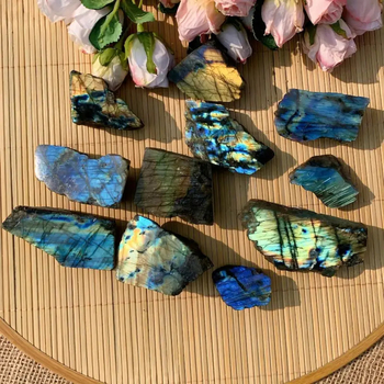 Természetes holdkő, húzó földpát kő, egyoldalasan szeletelt, félig polírozott pala, akvárium tájképi kő, kelet-kínai tengeri kristály, nagykereskedelem