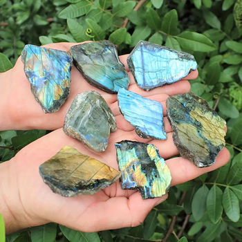 Φυσική πέτρα έλξης φεγγαρόπετρας, μονόπλευρη, ημι-γυαλισμένη πέτρα σχιστόλιθου, πέτρα τοπίου δεξαμενής ψαριών Ανατολικής Κίνας, χονδρική πώληση κρυστάλλων θάλασσας